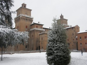 la prima neve sul castello