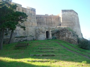 Tra bastioni, torri e cortili…il Castello Aragonese