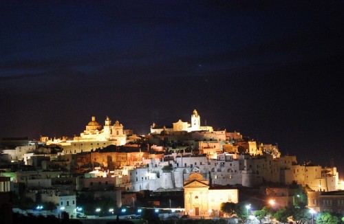 Ostuni - un presepe by night - Ostuni - auguri