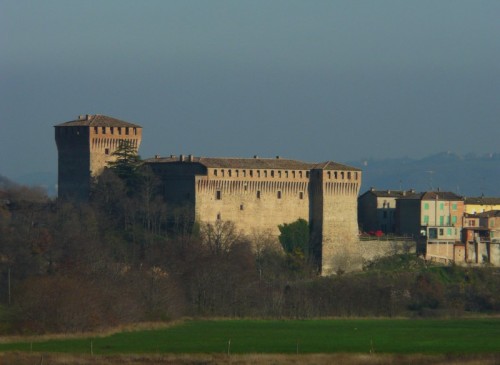 Varano de' Melegari - Il castello sul fiume