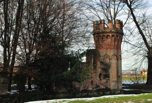 Verdello - Alberi spogli e torre Verdello - Alberi spogli e torre