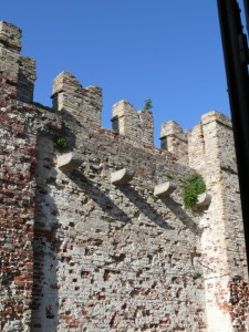 Resti della cinta muraria del Castello di Strassoldo (via dei castelli)