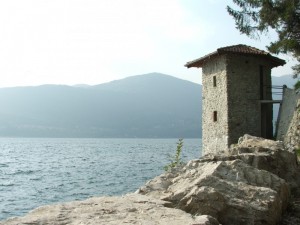 torre di vedetta sul lago