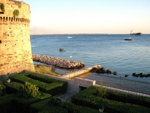 Castel S. Angelo e vista sul Mar Jonio