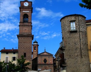 piazza san lorenzo giaveno   -antiche torri