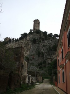 con il naso all’insù!