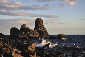 Acitrezza, i Faraglioni al tramonto