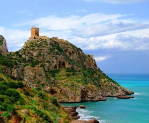 La Torre Normanna si affaccia sul mare di Altavilla