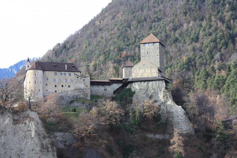 ''L’imponente Castel Tirolo….'' - Tirolo