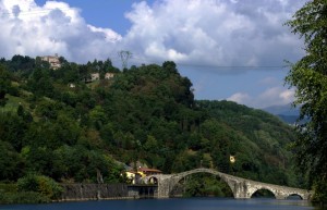 Borgo a Mozzano panorama con Ponte del Diavolo