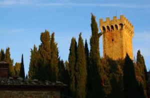 Il Castello di Gargonza tra i cipressi