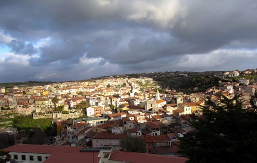 Ossi - Ossi, un raggio di sole prima dell'acquazzone... Ossi - Ossi, un raggio di sole prima dell'acquazzone...