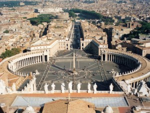 La piazza semideserta