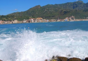 Giardini Naxos in tempesta