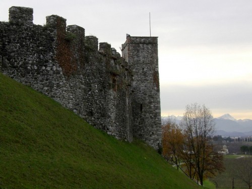 Rive D'Arcano - Inespugnabili mura Rive D'Arcano - Inespugnabili mura