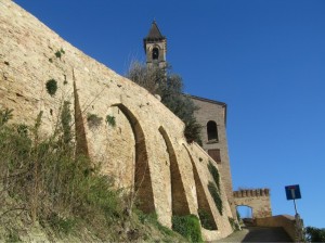 Mura sud del castello di Marano