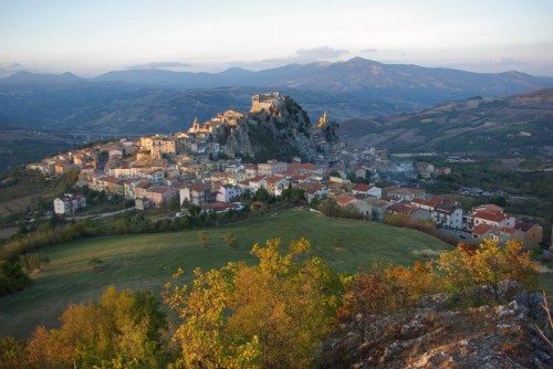 Bagnoli del Trigno - Ampio tramonto d'autunno su Bagnoli del Trigno Bagnoli del Trigno - Ampio tramonto d'autunno su Bagnoli del Trigno