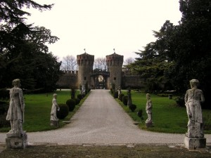 Il viale d’ingresso