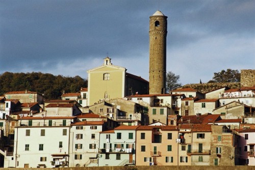 Santo Stefano di Magra - Torre romanica Santo Stefano di Magra - Torre romanica