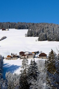 Braies di Dentro in una soleggiata giornata di fine anno