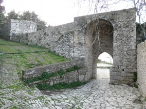 Resti di antiche mura fenicie a difesa della città di Erice