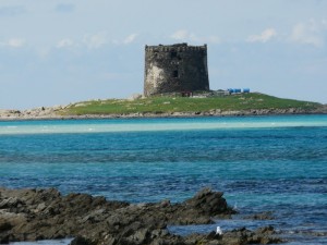 L’antica Torre della pelosa vista dall’omonima spiaggia