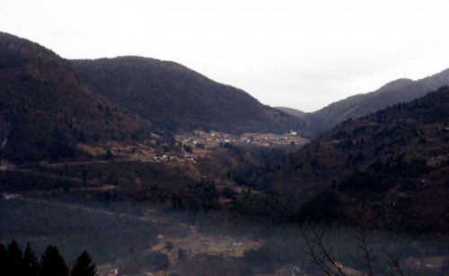 Montagne - Dalla valle del Sarca s'alza la foschia Montagne - Dalla valle del Sarca s'alza la foschia