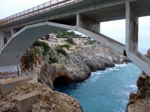 Il Ponte del Ciolo e la Grotta