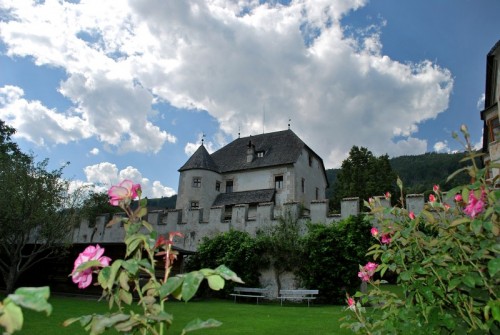 Velturno - ti regalo una rosa del Castel Velturno Velturno - ti regalo una rosa del Castel Velturno