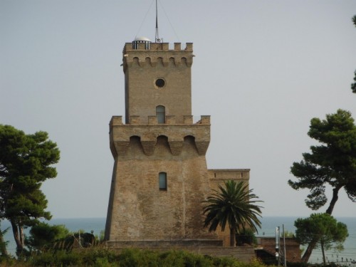 Pineto - Torre sull'antico porto romano di Cerrano