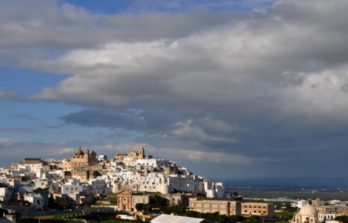 Ostuni - Con lo sguardo verso il mare...