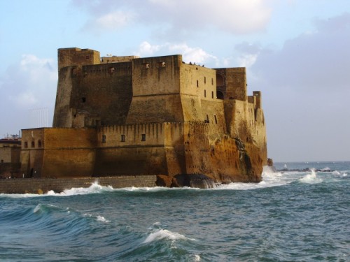 Napoli - Le onde sul Castel dell'Ovo