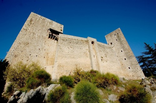 Pereto - Il castello di Pereto Pereto - Il castello di Pereto