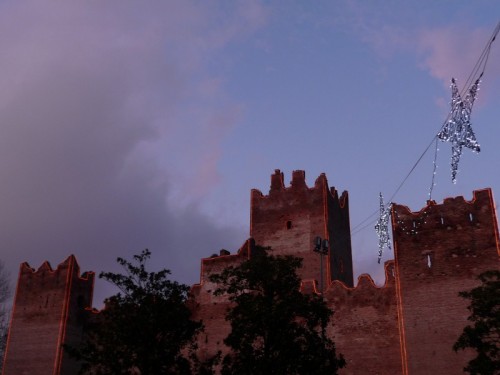 Reggiolo - "stelle" sulla rocca di Reggiolo Reggiolo - "stelle" sulla rocca di Reggiolo