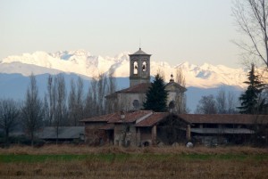 Casolate ai piedi dei monti