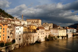 Cielo e fiume carichi d’acqua