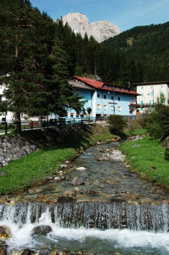 Canazei - il fiume va...... guardo più in là ...... friend! Canazei - il fiume va...... guardo più in là ...... friend!