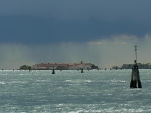 Venezia - Riflessi argentati sulla laguna.