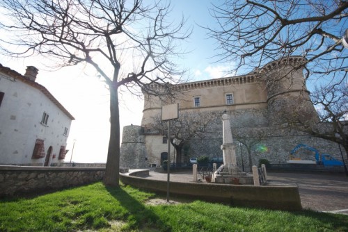 Alviano - Castello medievale Doria Pamphili (XV secolo) Alviano - Castello medievale Doria Pamphili (XV secolo)