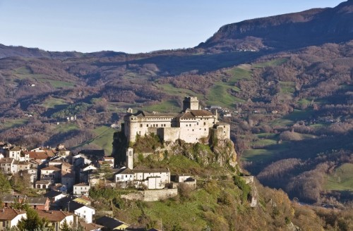 Bardi - "la Fortezza a protezione del paese" Bardi - "la Fortezza a protezione del paese"