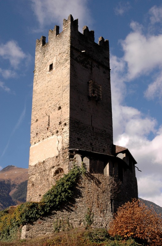 ''Una torre maestosa sopra Mazzo in Valtellina'' - Mazzo di Valtellina