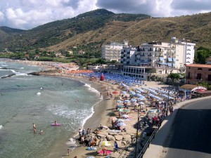 acqua di mare e brulle colline acciarolesi
