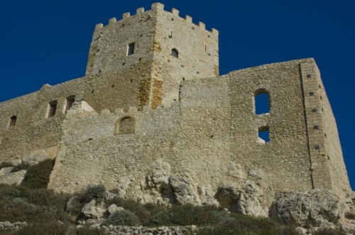 Palma di Montechiaro - Castello Montechiaro con la finestra di cielo