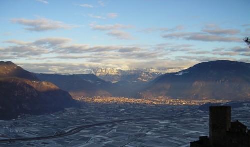 Bolzano - Per godere di questo panorama, bisogna salire. Bolzano - Per godere di questo panorama, bisogna salire.