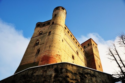 Serralunga d'Alba - Il castello medievale più imponente del Piemonte.