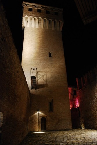 Formigine - Il castello di Formigine : dal cortile interno Formigine - Il castello di Formigine : dal cortile interno
