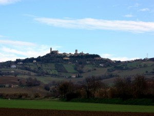 su di una collina c’è POTENZA PICENA