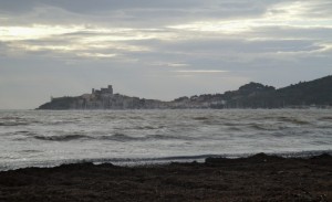 Alghe e fango dopo la burrasca