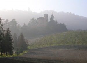 Castello di Forneglio nella nebbia