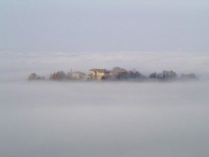Castello di Felino nella nebbia